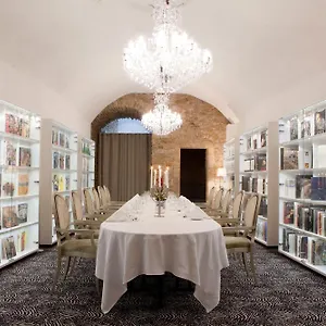 5* Отель Le Place D'armes - Relais & Chateaux