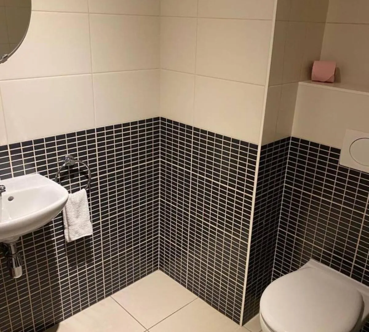 Well-Connected 2 Bedroom Flat With Free Parking Luxembourg 0*,  Luxembourg